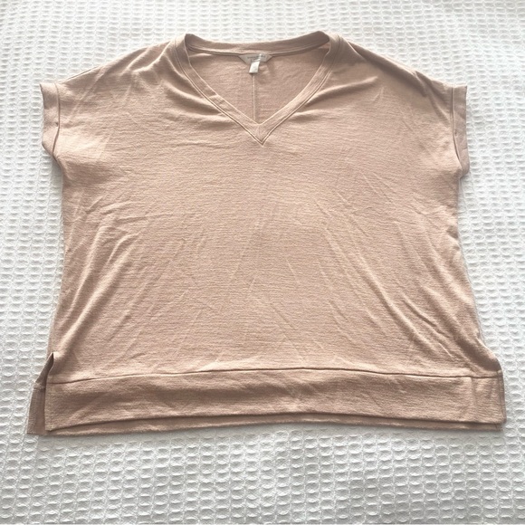 Banana Republic luxespun short sleeve relaxed v-neck tee tan size Small - Picture 1 of 5